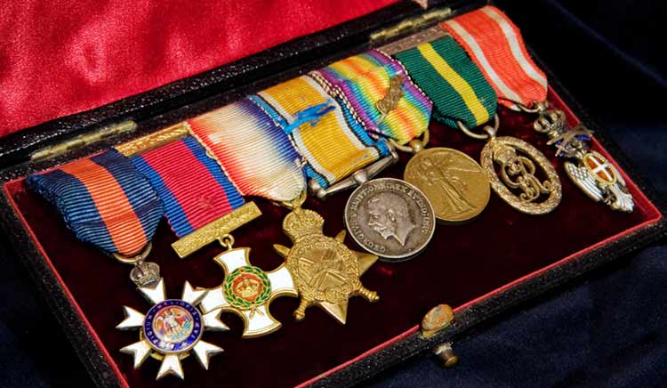 box of ww1 medals