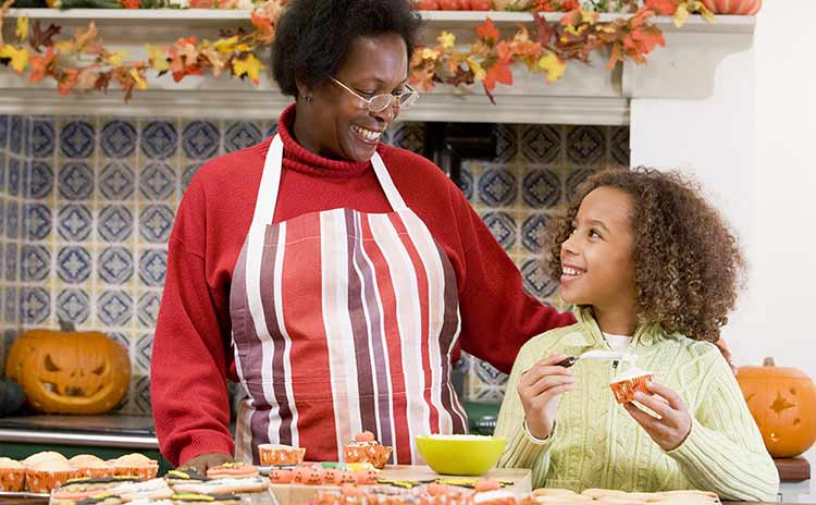 mother and daughter decorating cupcakes