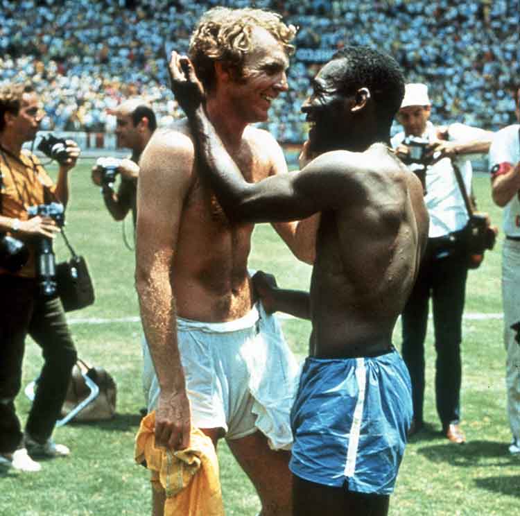 Bobby Moore and Pele exchanging shirts in the 1970 World Cup