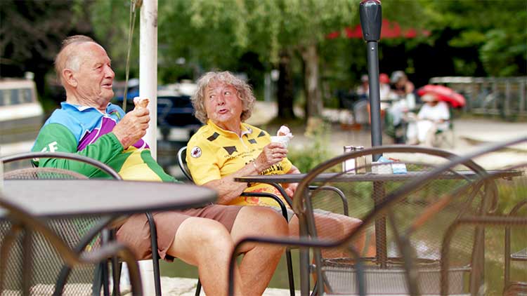 Graeme and Betty eating an ice cream together